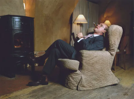 Gentlemen choose cigars. Кадр 2