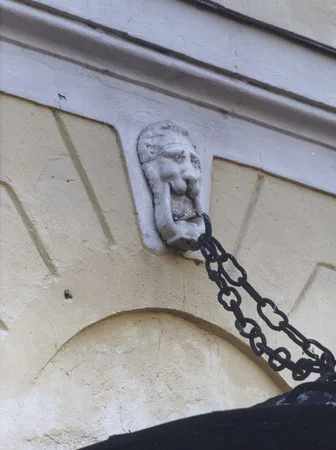 Lions images in an architectural decor of the Moscow. Кадр 7