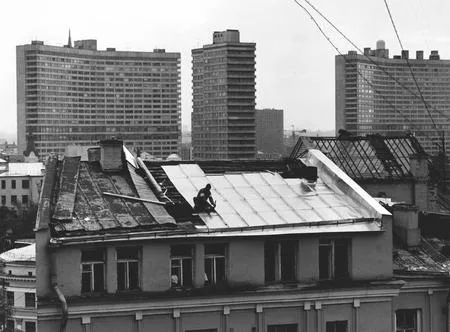 Пейзаж из городского окна. Кадр 1