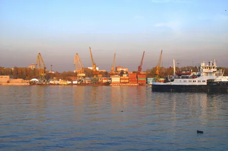 Northen river port. Кадр 4