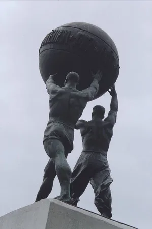 Sculptures. Кадр 1