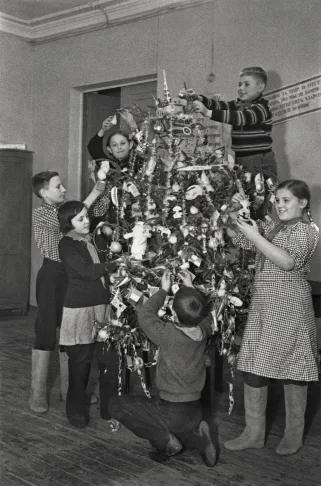 Новый год! 1890–2020-е годы. Фотографии и фотооткрытки из собрания МАММ. Кадр 2