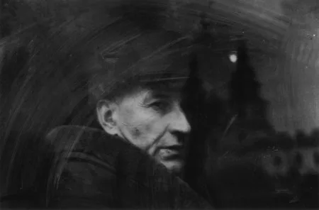 Beyond the glass. Кадр 5