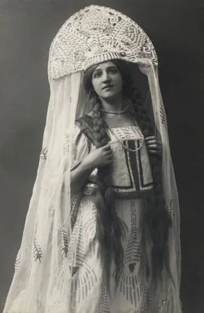 Closer to the body. Russian costume in photographs XIX — XXI centuries. Кадр 12