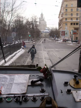 Along city rails. Кадр 3