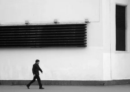 Lost in the city. Кадр 1