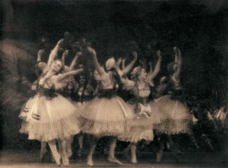 A New Look at Russian Photography, 1910s-1940s. Between Pictorialism and Constructivism. Кадр 2