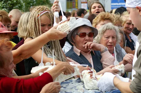 Ice cream holiday at Russia’s Main Exhibition. Кадр 10