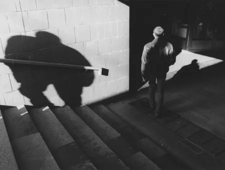 Following a shadow. Кадр 4