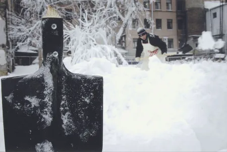 Snow people. Кадр 11