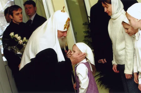 Patriarch Alexiy II in children's home. Кадр 11