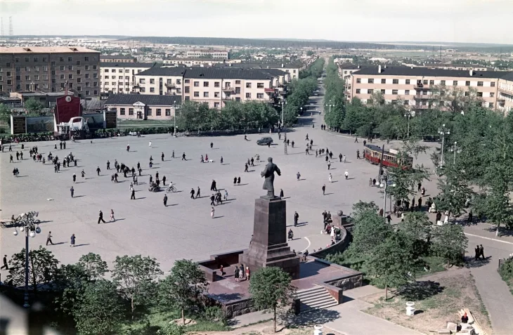 The best future of the square of the First Five-year plan. Кадр 2
