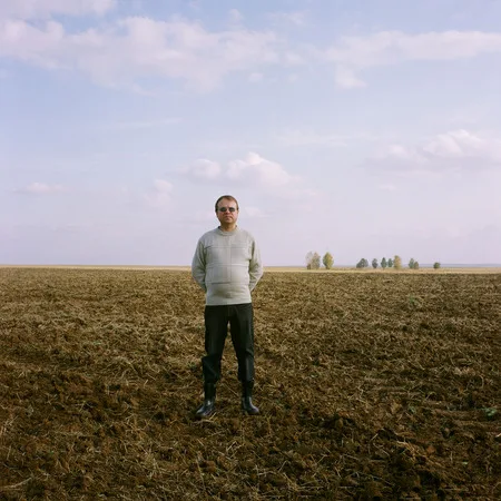 Alone in the field. Кадр 2