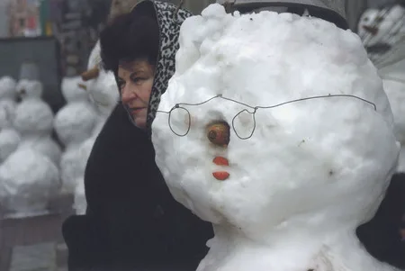 Snow people. Кадр 25