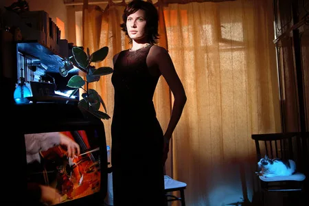 The girl and the TV. Кадр 13