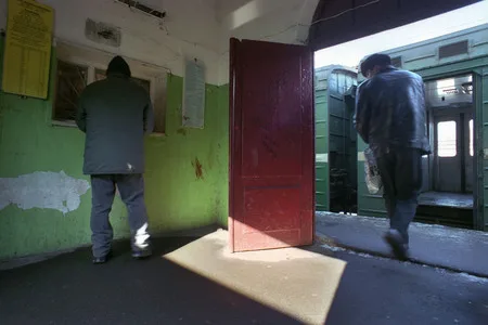 Покой в движении. Наземный транспорт Москвы. Кадр 14
