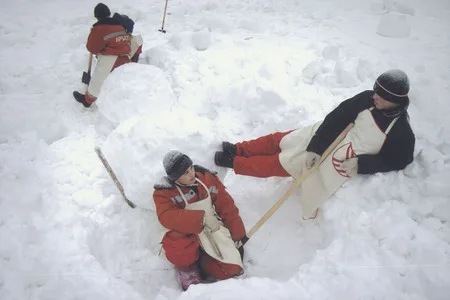 Snow people. Кадр 27