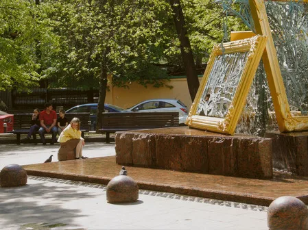 Near fountain. Кадр 7