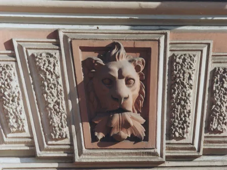 Lions images in an architectural decor of the Moscow. Кадр 1