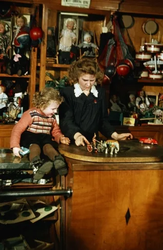 The time machine. Color. 1930-1970. Кадр 6