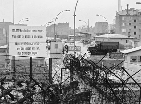 The fall of the Berlin wall. Кадр 10
