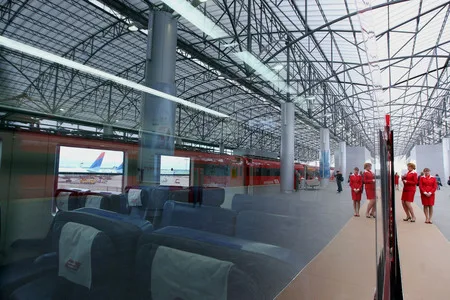 The next stop: Sheremetievo airport. Кадр 6