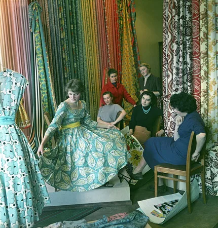 Mass consumption goods. Soviet costume. 1951—1966. Кадр 6