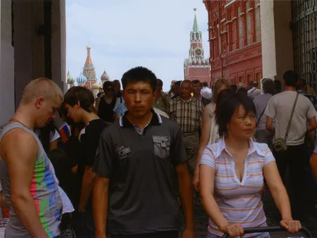 Muscovites and guests of the capital. Кадр 6