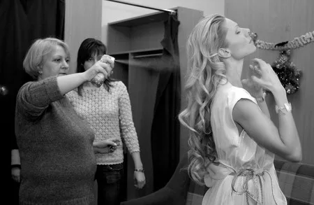 Backstage: 15 minutes left to the beginning of the show. Кадр 7