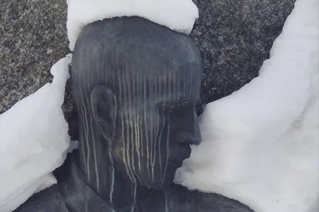Sculptures. Кадр 3