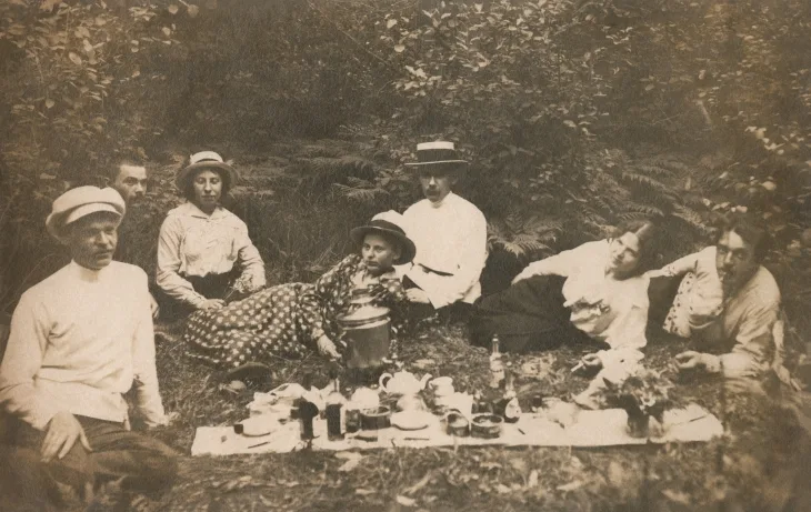 Tea in the gardens of Russia and Turkey. Кадр 4