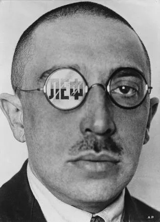 Photomontage in the USSR. 1920-1950s years. Кадр 16