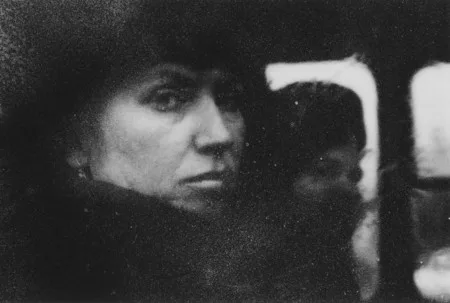 Beyond the glass. Кадр 11