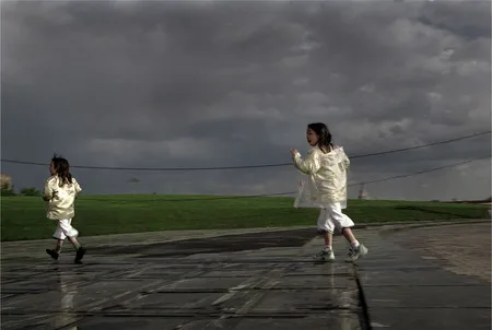 Bypassers. Кадр 8