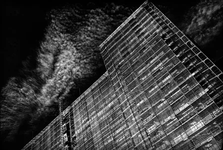 City under the sky. Кадр 4