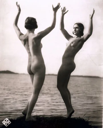 Обнаженная натура в фотографиях Герхарда Рибике. 1924-1935. Кадр 9