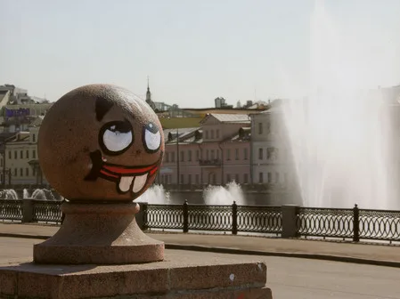 Near fountain. Кадр 3