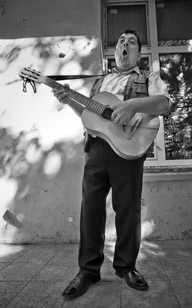City Day in a land of everlasting childhood. Кадр 5