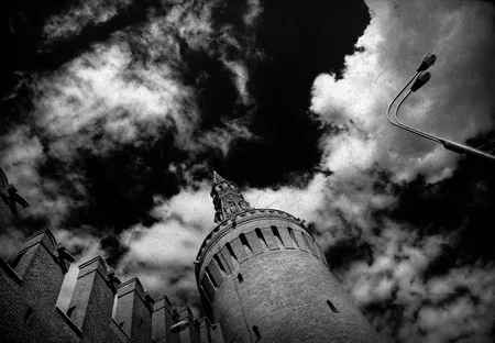 City under the sky. Кадр 3