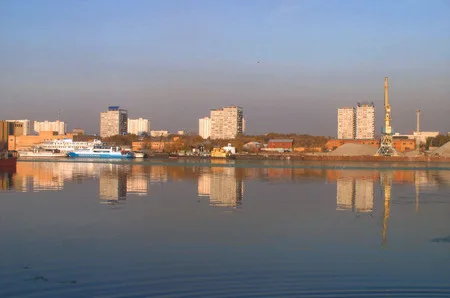 Northen river port. Кадр 8