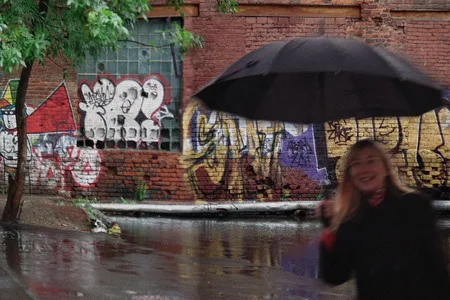Streets of rain. Кадр 7