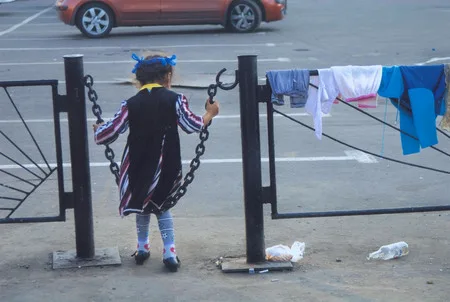 Moscow gypsies. Кадр 6