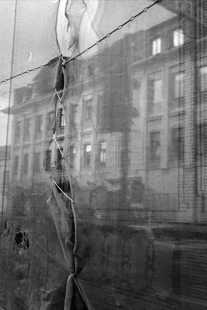 Curtain. Кадр 3