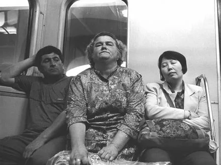The underground. People. Кадр 5