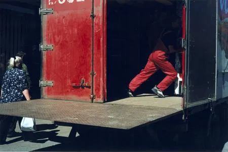 People in red. Кадр 6
