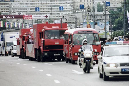 July 3, 2004. Moscow meets the Olympic fire. Кадр 8