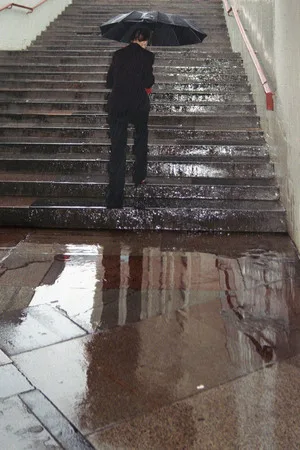 Streets of rain. Кадр 2