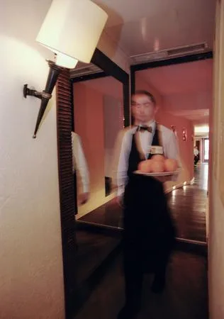 Restaurant. Кадр 3