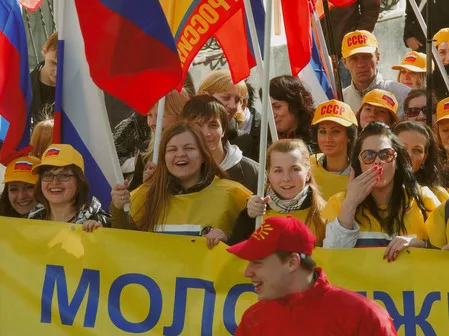 Multicolored May Day. Кадр 10