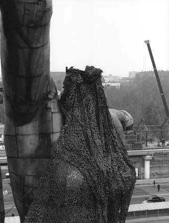 Last symbol of the Socialist realism. Кадр 12